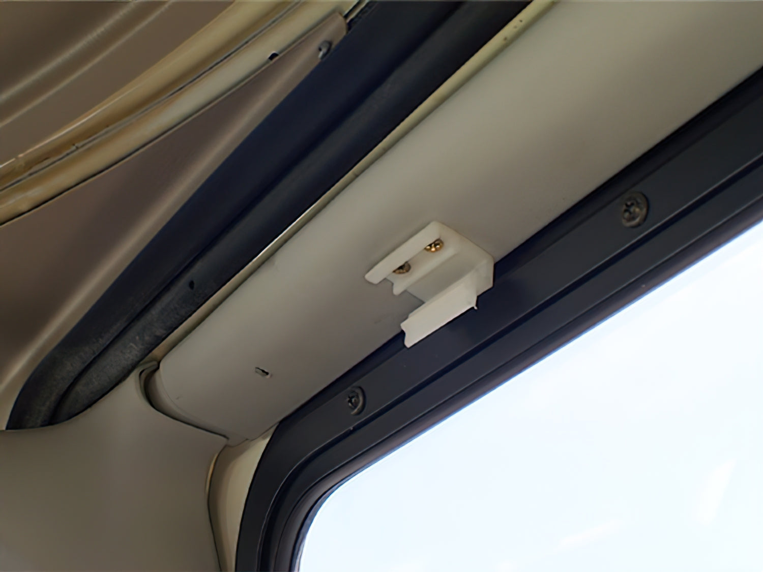 Window blind mounting bracket GoWesty