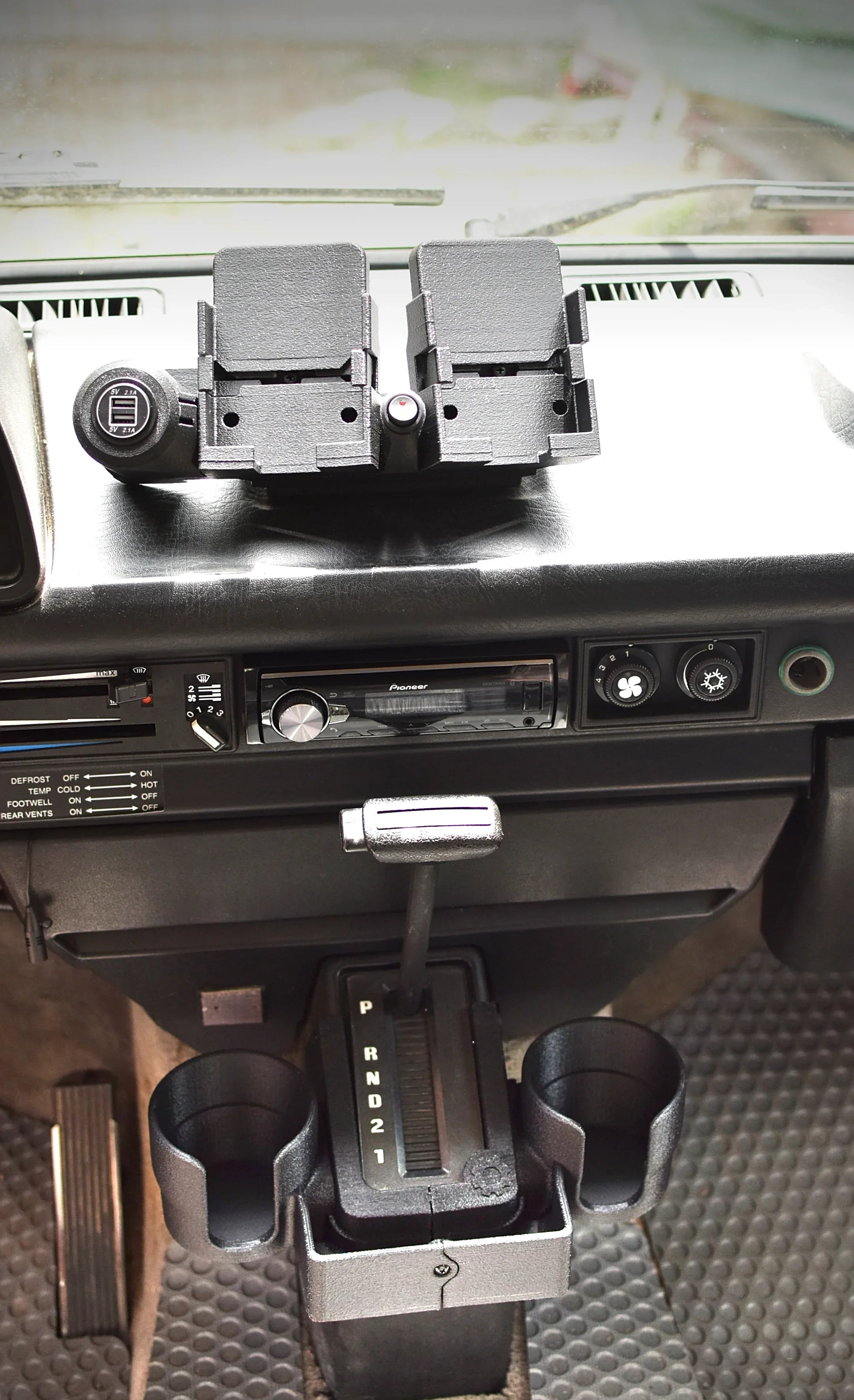Dash Cellphone Mount [Vanagon] | VW-V-5 | GoWesty