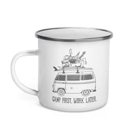 Thumbnail of Tasse en émail de bus « Camp d'abord, travail plus tard »